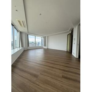 High-floor living with wide view